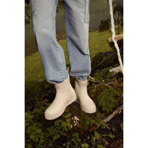 HUNTER Play Short Faux Shearling Lined Waterproof Rain Boot in White Willow US 8
